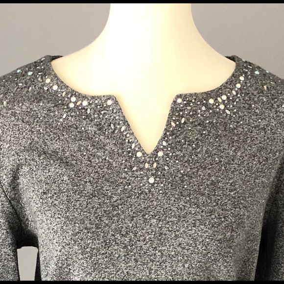 Light Greg Sweater with Sequin Design - Picture 2 of 8